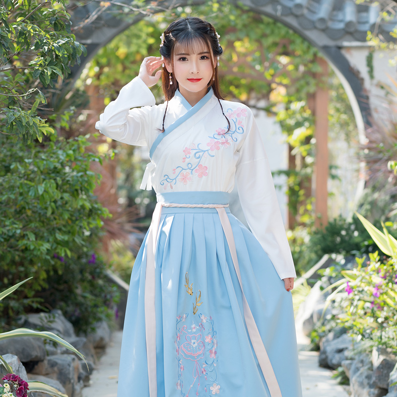 藍(lán)白古裝繡花漢服，改良漢服斜交齊腰襦裙