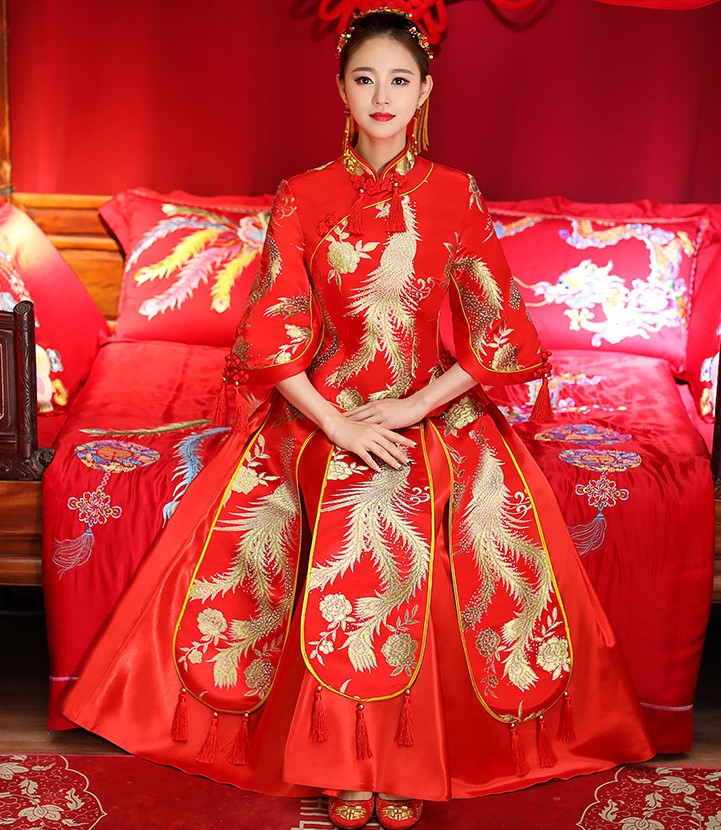 中式傳統(tǒng)新娘禮服，金絲刺繡中式禮服