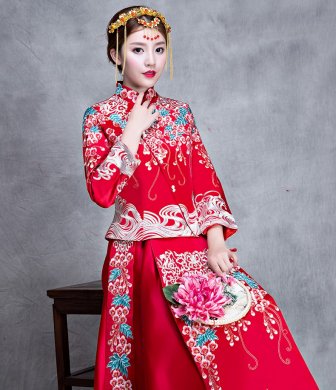 漫天繁花刺繡中式禮服，新娘結(jié)婚禮服