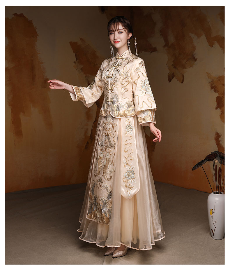 淡黃色中國風(fēng)中式禮服，新娘結(jié)婚禮服