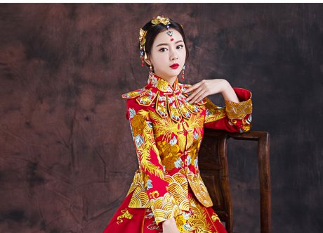 紅色長(zhǎng)款拖尾中式禮服，精美刺繡新娘結(jié)婚禮服