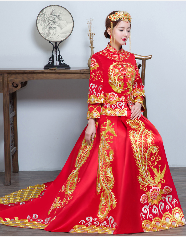 時(shí)尚中國風(fēng)拖尾中式禮服，金線刺繡新娘禮服