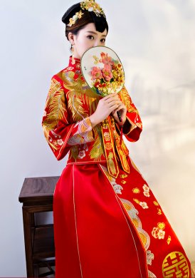 傳統(tǒng)中式禮服，紅色結(jié)婚新娘禮服