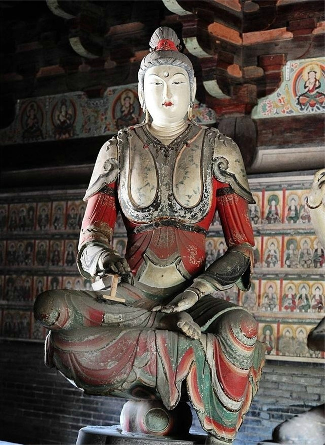 平遙鎮(zhèn)國(guó)古寺華美彩塑