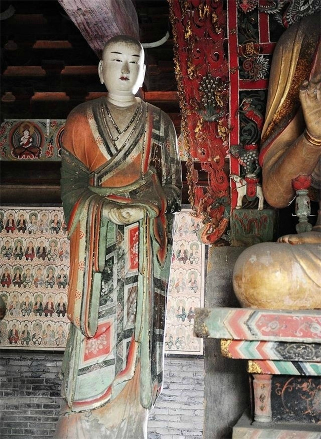 平遙鎮(zhèn)國(guó)古寺華美彩塑