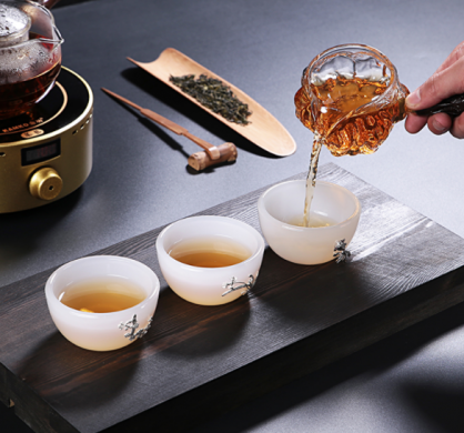 白瓷白玉茶杯，鑲銀功夫茶具