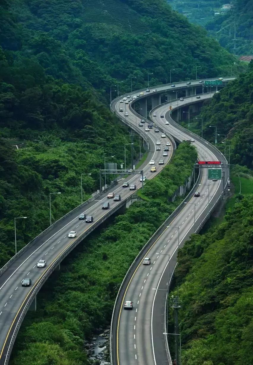 十條最適合自駕出游的中國(guó)風(fēng)景公路，一路美景