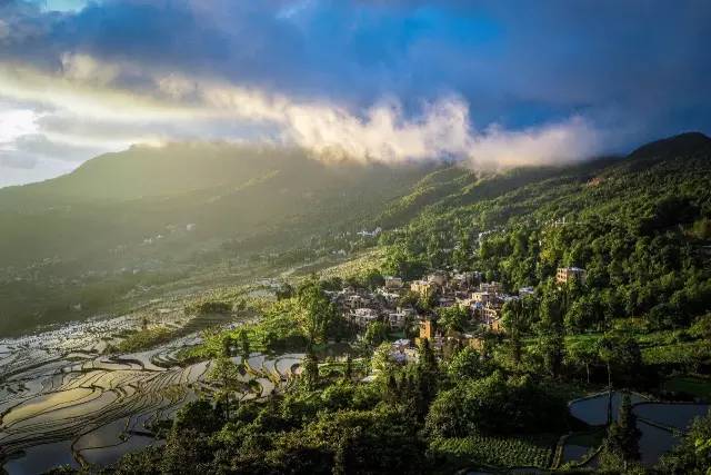 十條最適合自駕出游的中國(guó)風(fēng)景公路，一路美景