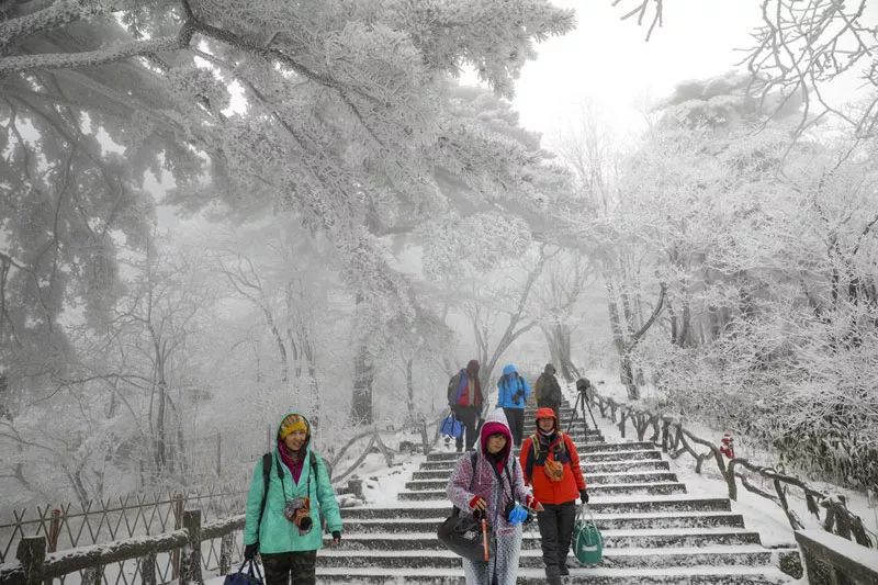 雪后黃山風(fēng)景宛如人間仙境，舞一曲雪中霓裳羽