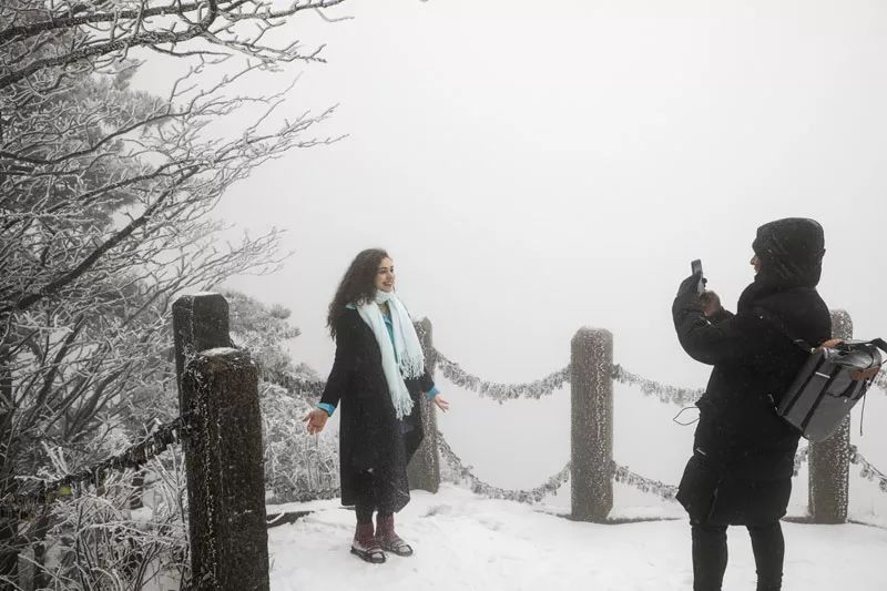 雪后黃山風(fēng)景宛如人間仙境，舞一曲雪中霓裳羽