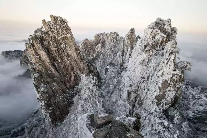 雪后黃山風(fēng)景宛如人間仙境，舞一曲雪中霓裳羽