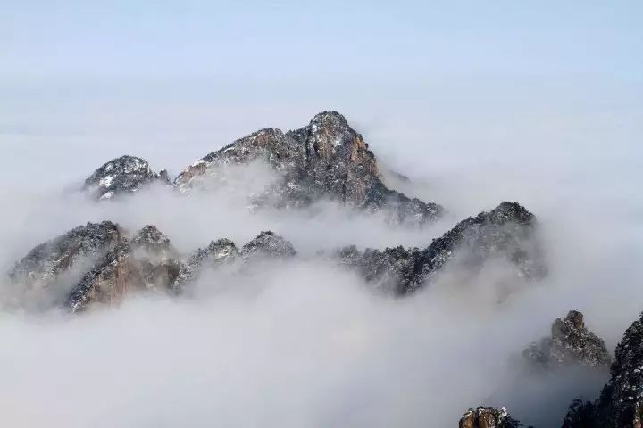 雪后黃山風景宛如人間仙境，舞一曲雪中霓裳羽