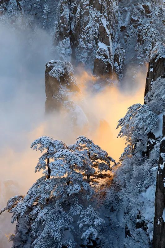 雪后黃山風(fēng)景宛如人間仙境，舞一曲雪中霓裳羽