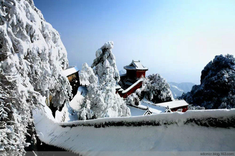 武當山千里冰封萬里雪飄