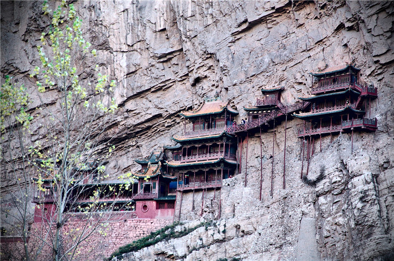 懸空寺半天高，三根馬尾空中吊