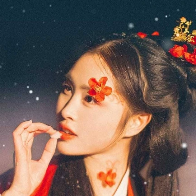 紅梅拂面女生頭像，唯美古風(fēng)真人頭像