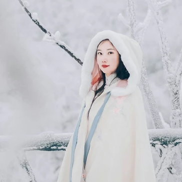 白雪紛飛女生頭像，唯美古風(fēng)真人頭像