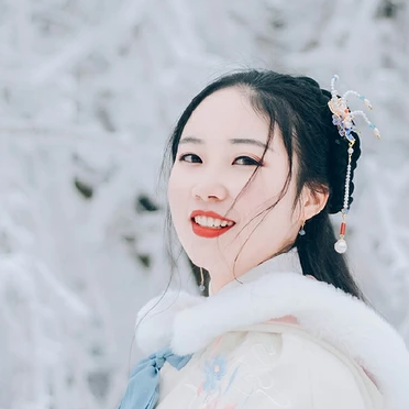 白雪紛飛女生頭像，唯美古風(fēng)真人頭像