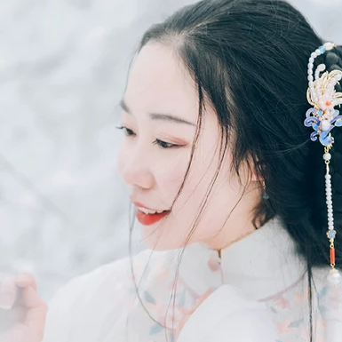 白雪紛飛女生頭像，唯美古風(fēng)真人頭像