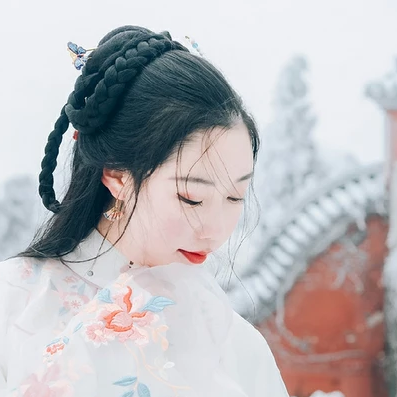 白雪紛飛女生頭像，唯美古風(fēng)真人頭像