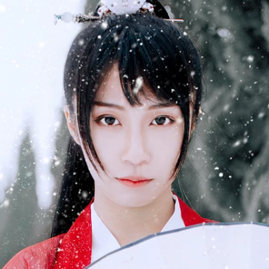 初雪紅衣俠客女生頭像，唯美古風(fēng)真人頭像