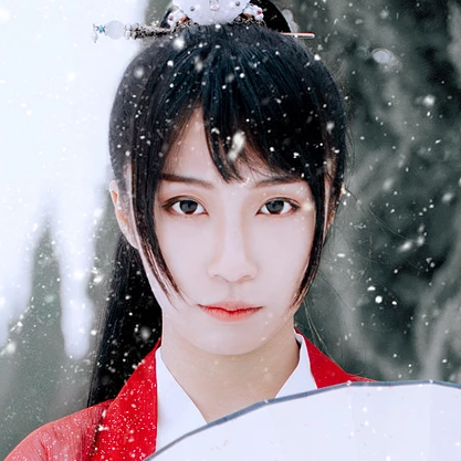 初雪紅衣俠客女生頭像，唯美古風(fēng)真人頭像