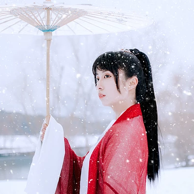 初雪紅衣俠客女生頭像，唯美古風(fēng)真人頭像