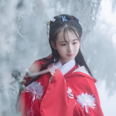 冰雪天地帶傘女生頭像，唯美古風(fēng)真人頭像