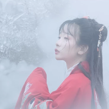 冰雪天地帶傘女生頭像，唯美古風(fēng)真人頭像