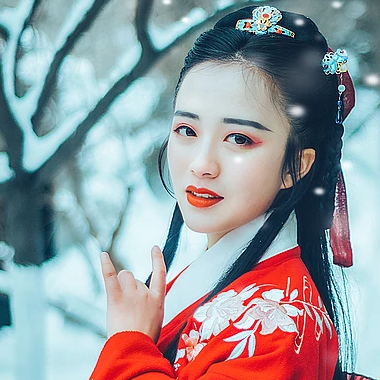 唯美古風(fēng)真人頭像：雪花帶傘紅衣女生頭像