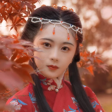 紅葉映霞女生頭像，唯美古風(fēng)真人頭像