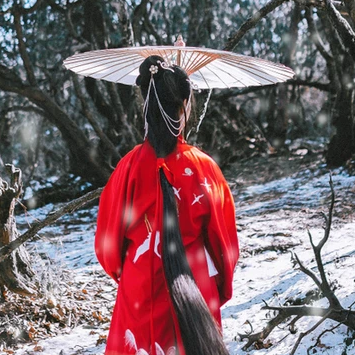 紅衣雪景女生頭像，唯美古風(fēng)真人頭像