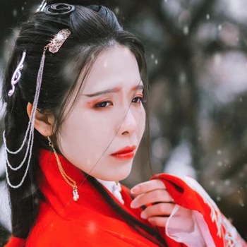 紅衣雪景女生頭像，唯美古風(fēng)真人頭像