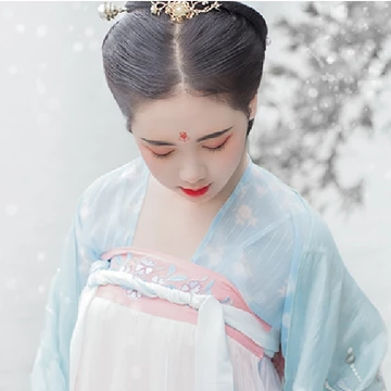 雪景帶團(tuán)扇女生頭像，唯美古風(fēng)真人頭像