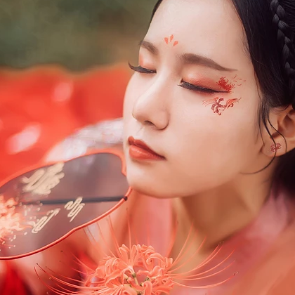 妖艷彼岸花紅衣女子頭像，唯美古風(fēng)真人頭像