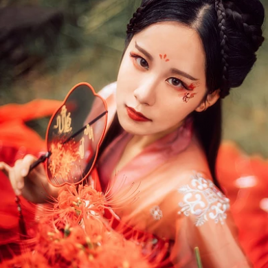 妖艷彼岸花紅衣女子頭像，唯美古風(fēng)真人頭像