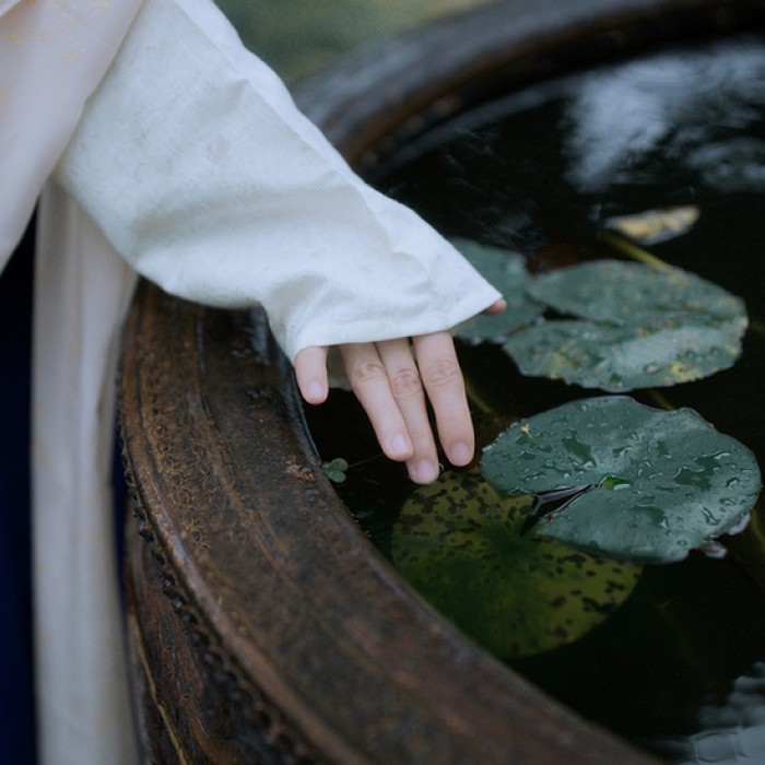 古風(fēng)女子纖纖玉手頭像，寧靜清幽女生頭像