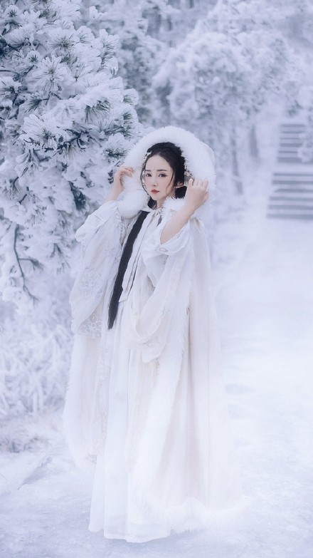 唯美雪景古裝美女圖片，清新淡雅的古裝攝影欣賞